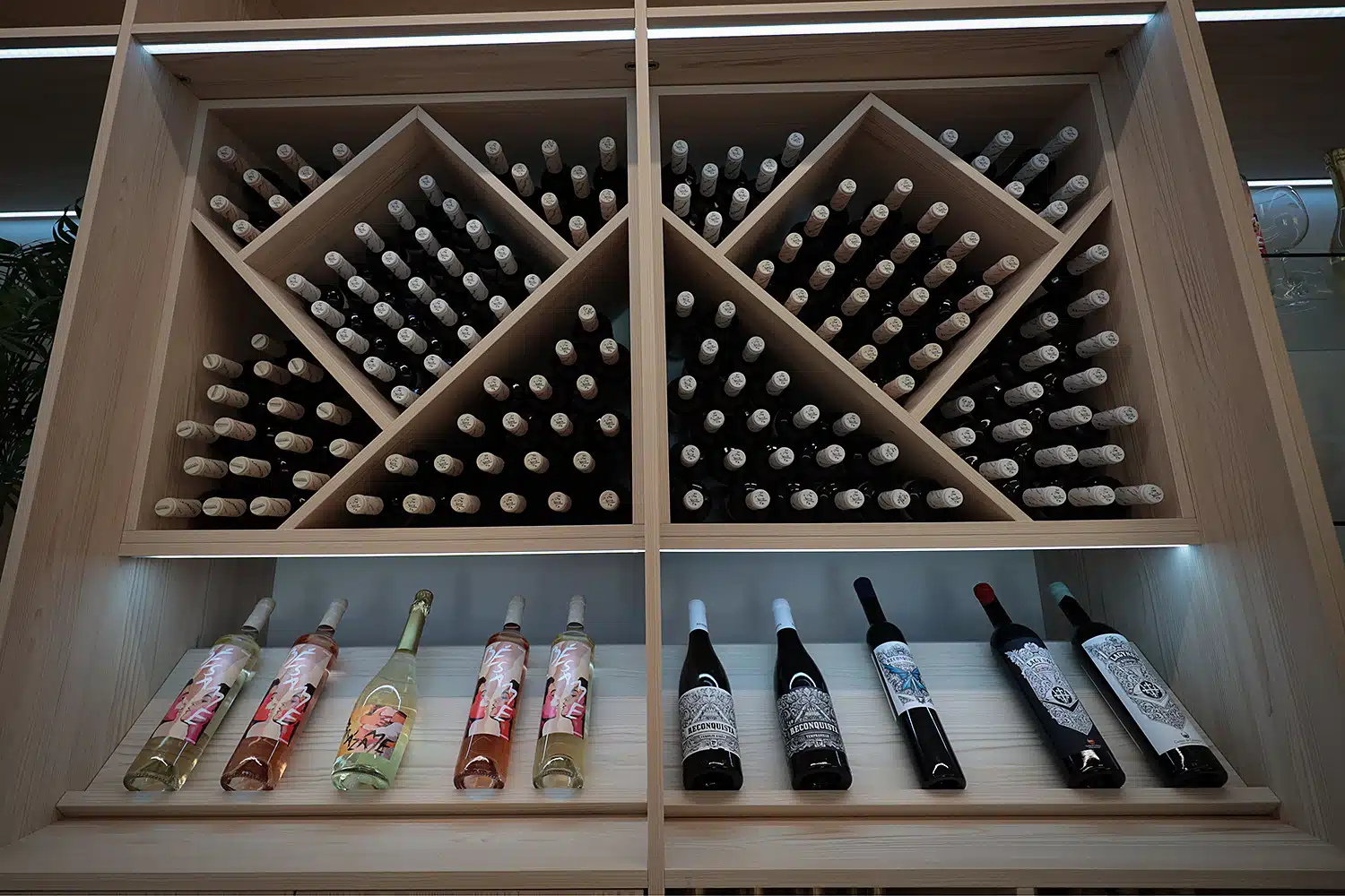 Tienda de Bodega Reconquista / J.Jurado