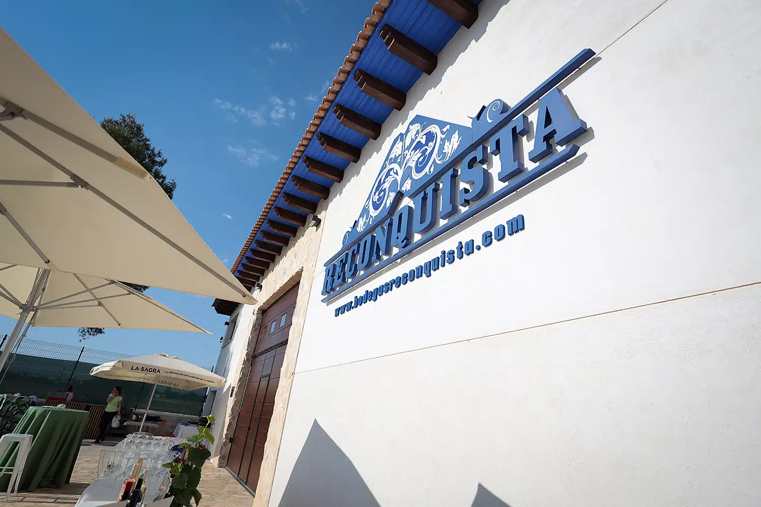 Fachada de Bodega Reconquista / J.Jurado